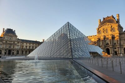 Paris Without People - Sunrise Bike Tour & Breakfast - Cycling the Eiffel-area flow into the Seine