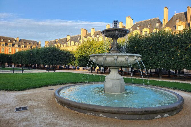 Paris Without People - Sunrise Bike Tour & Breakfast - A modern landmark photo moment and near-empty river banks