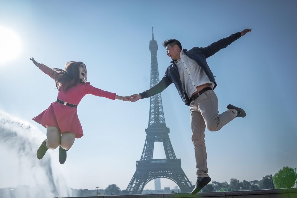 Parisian Proposal Perfection. Photography/Reels & Planning - Finding your photographer: simple metro directions and the golden statue