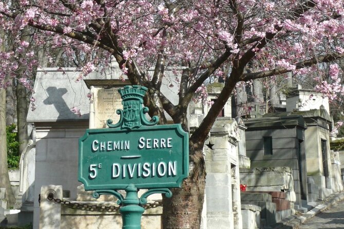 Père Lachaise Cemetery Art: Watercolor Postcard Workshop in Paris - Why Père Lachaise makes a great watercolor workshop