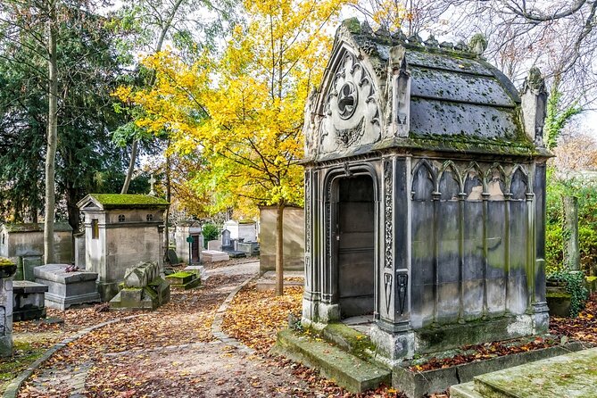 Père Lachaise Cemetery Art: Watercolor Postcard Workshop in Paris - Your finished postcard: a souvenir with a story