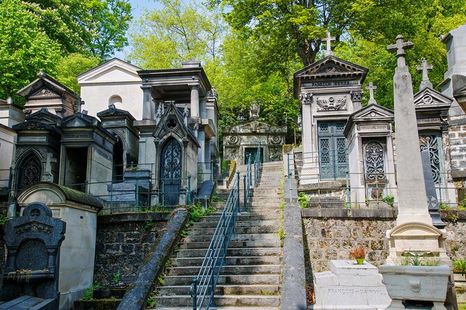 Père-Lachaise Cemetery Paris Tour with Audioguide - The real strength here: a historian’s voice that meets you where you are