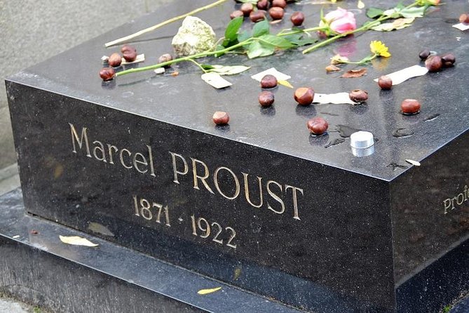 Pere Lachaise Cemetery Walking Tour in Paris - How a Small Group Changes the Experience