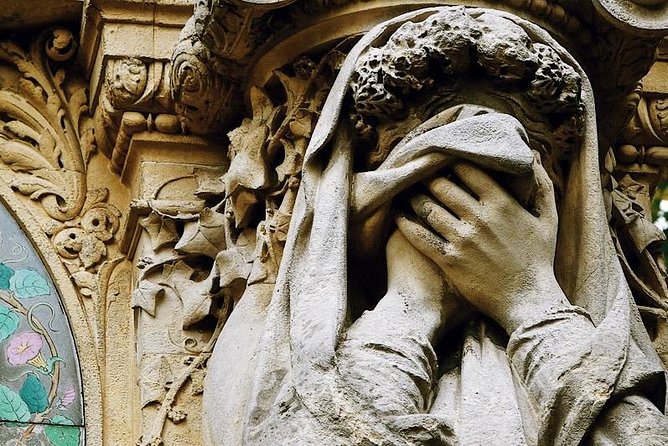 Père Lachaise Cemetery Walking Tour - Semi-Private 12ppl Max - Guides with real presence: names you may meet