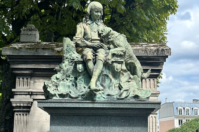 Père Lachaise's Cemetery Celebrities and Ghosts Mystery Tour - The French Romeo and Juliet stop: Héloïse and Abelard