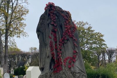 Père Lachaise's Cemetery Celebrities and Ghosts Mystery Tour - What the guide really does for you (beyond naming famous graves)