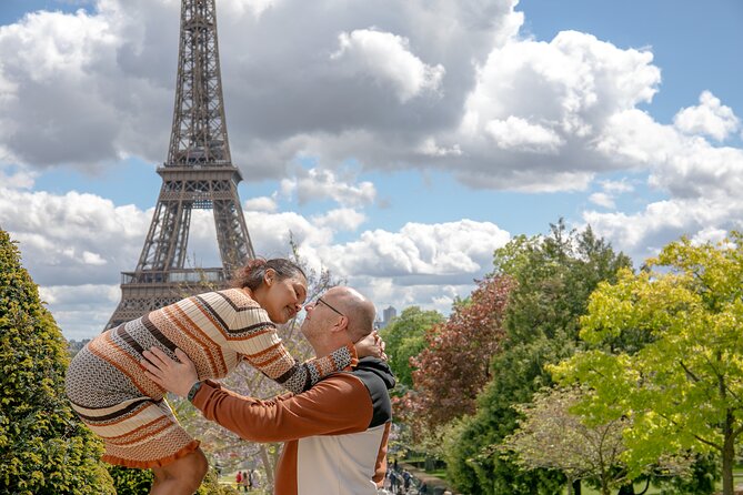 Photo Session Around Eiffel Tower - The itinerary, stop by stop: where the photos come from