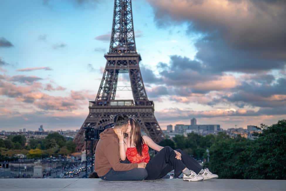 Photo session for couples with flowers around Eiffel tower - Key things I’d plan around
