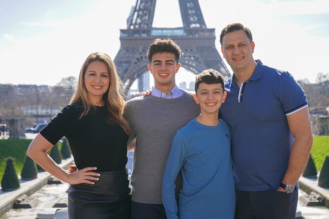 Photo Session in Paris - Photographer at the Eiffel Tower - 40 minutes, three angles: how the session flows