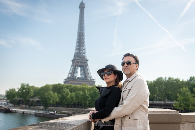 Photo shoot in the Eiffel Tower area - Price and value: $240.32 per group (up to 6)