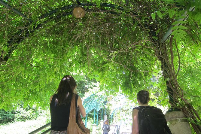 Photograph with a pro Paris off the beaten path! - Where You Meet: 5 Rue Julien Lacroix in the 20th