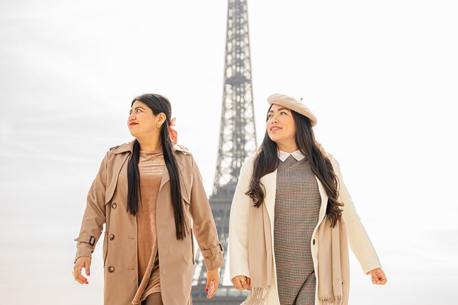 Photoshoot in Paris - Eiffel Tower - Avoiding crowds while still getting Eiffel Tower magic