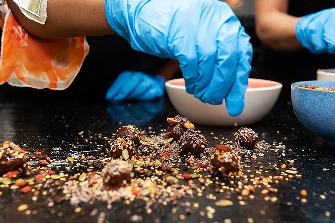 Praliné Rocher Chocolate making class in Paris (collective) - Quick take on Edwart’s rochers class