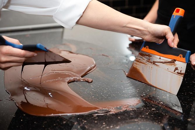Praliné Rocher Chocolate making class in Paris (collective) - Entering Edwart Chocolatier near Concorde and Rue de Rivoli