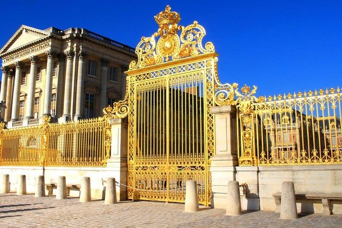 Private 5-hour round transfer to Versailles from Paris. Best offer! - Ride comfort and driver service: where the small details pay off