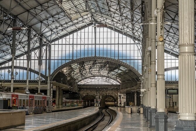 Private Airport Transfer between Paris and Parisian Airports - Flight Delays, Luggage Help, and the Human Side of Pickup