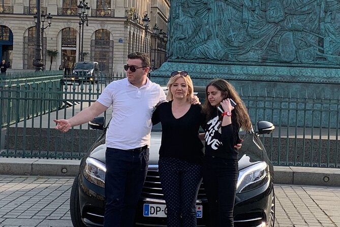 Private Arrival Transfer from CDG or ORLY airports to Paris city - Communication and meeting style: nameplates, clear spots, and multilingual support