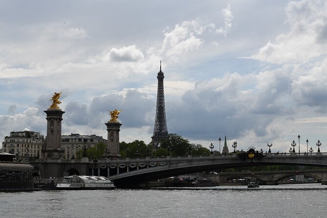 Private Boat Trip in Paris - What you’re really paying for: comfort, flexibility, and a guide who adjusts