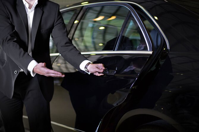 Private car with a driver in Paris - Key takeaways before you book