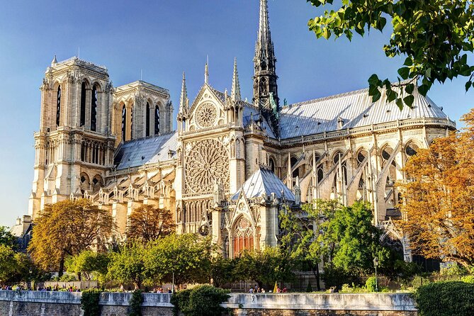 Private car with a driver in Paris - Traffic, route sanity, and what went wrong in bad days