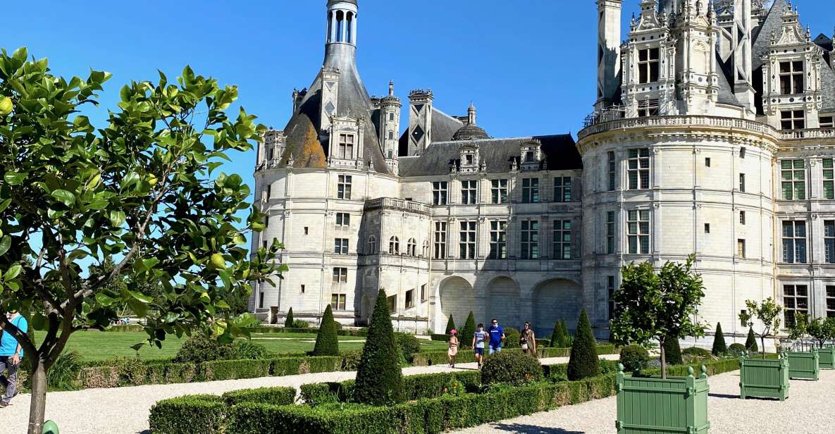 Private Chenonceau Chambord Amboise Loire Castles from Paris - Chenonceau: the “ladies’ castle” and gardens over the water