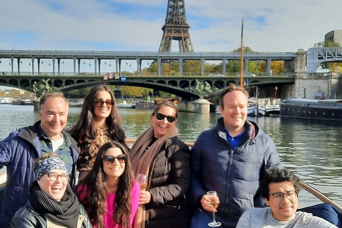 Private cruise in Paris - Eiffel Tower: two river-level passes for better angles