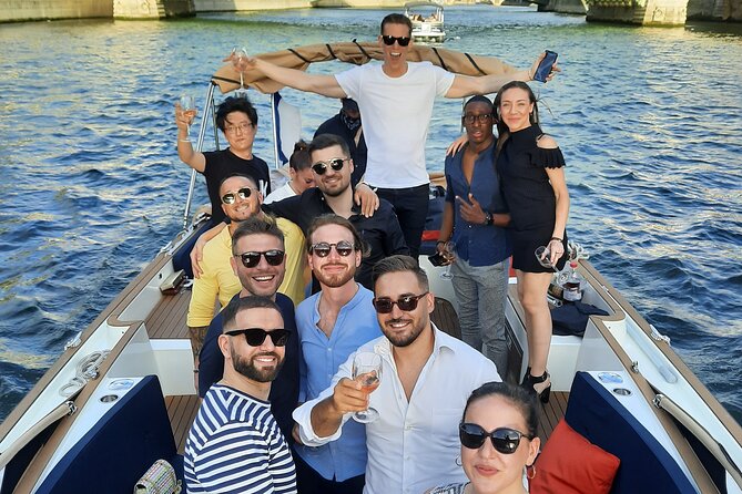 Private cruise in Paris - Passing the fashion-and-design stretch: Paris you can see, not just read about