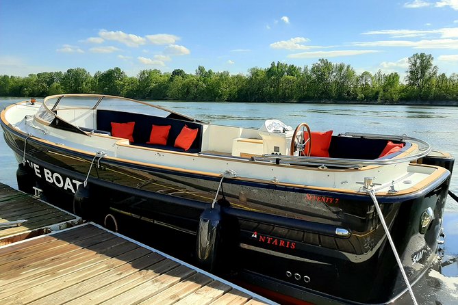 Private cruise in Paris - Orsay Museum glide-by: art nearby, no ticket lines