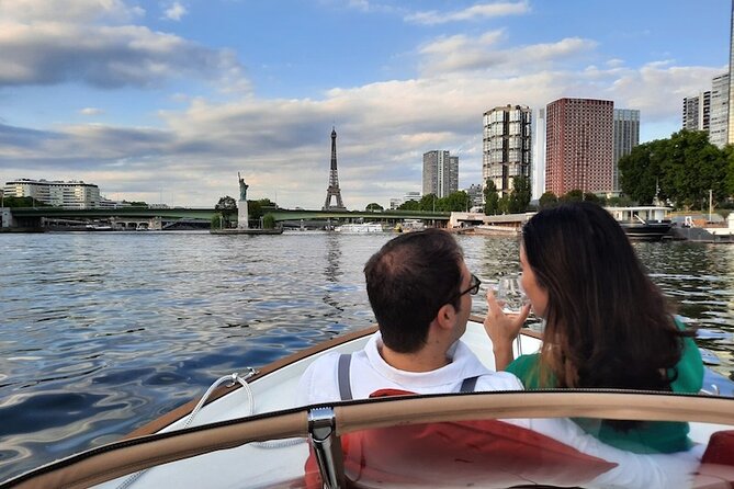 Private cruise in Paris - Louvre Museum from the river: the perfect finish for a packed day