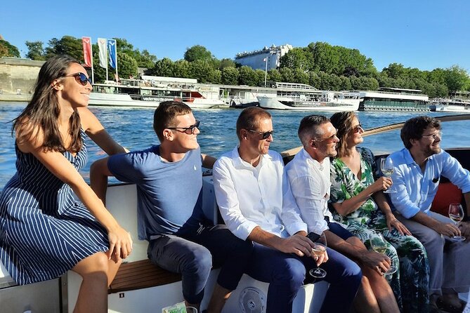 Private cruise in Paris - Price and value: $879 per group up to 6