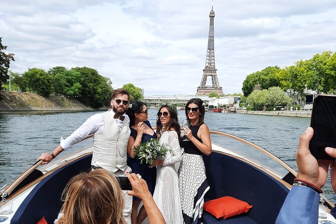Private cruise in Paris - Getting on board: Port du Louvre, timing, and what to expect