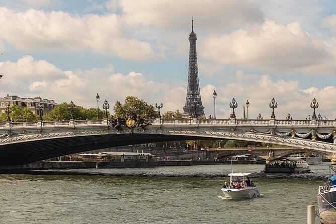 Private Cruise to Discover Paris - Paris Boat Club to your own Seine route