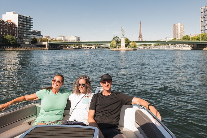 Private Cruise to Discover Paris - On board comfort: water, WiFi, and actual bathroom access