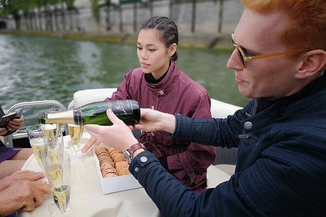 Private cruise with Paris water way - Louvre from the river: a pass that still gives you art context