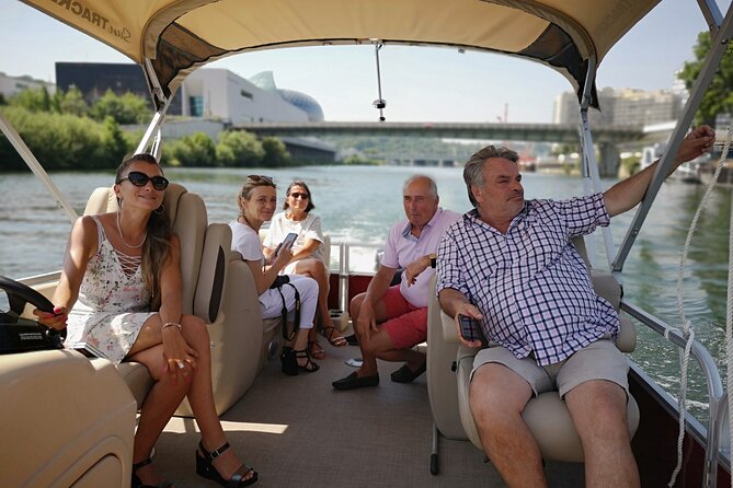 Private cruise with Paris water way - Where it starts: Quai François Mitterrand and what to expect when you board