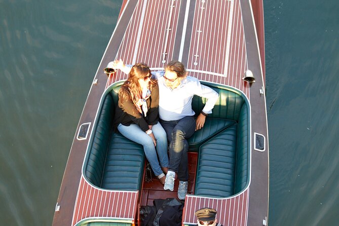 Private Cruises in the Heart of Paris - Captains in the spotlight: stories, humor, and photo help
