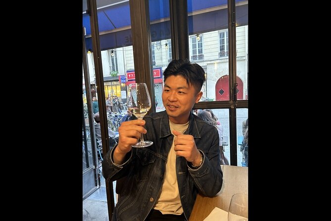 Private French Wine Tasting with a Certified Expert in Montmartre - Private tasting with a certified sommelier: what you’re really buying