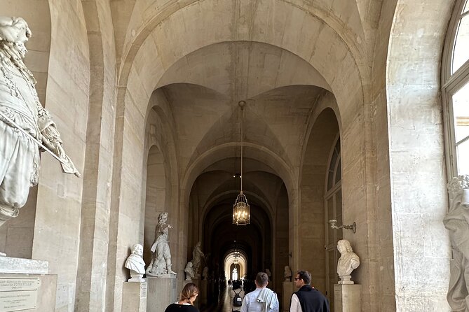 Private Full Day Tour to Versailles and Giverny from Paris with Hotel Pick Up - The Paris window: travel time plus actual lunch room