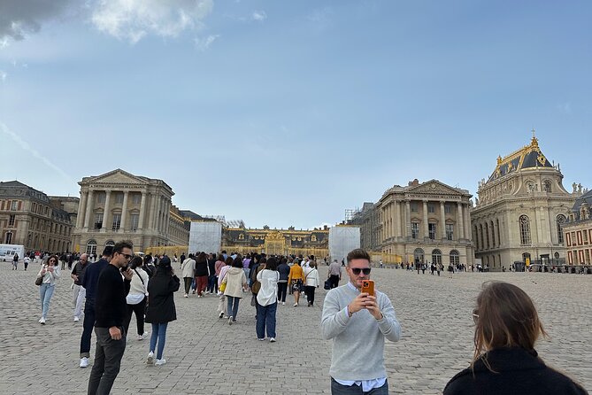Private Full Day Tour to Versailles and Giverny from Paris with Hotel Pick Up - Versailles in a private day: skip the queue, then use the guide