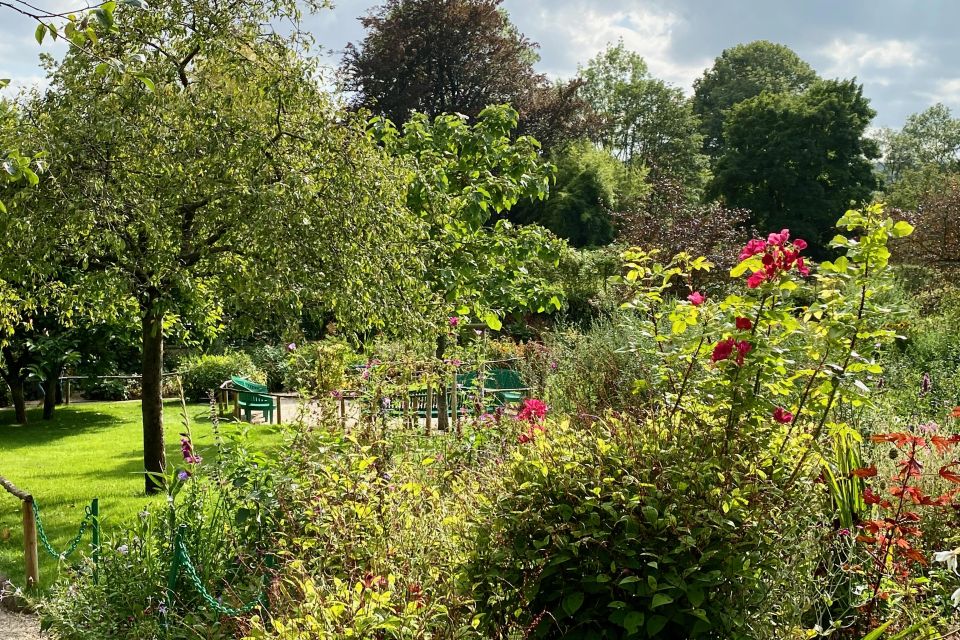 Private Giverny Monet’s House & Gardens Trip from Paris - Should You Book This Private Giverny Trip?