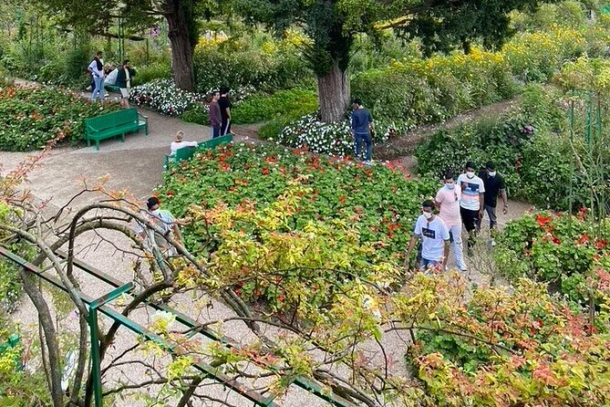 Private Giverny Roundtrip and Entrance Ticket from Paris - Monet’s gardens and the Japanese Garden: the photo and calm factor
