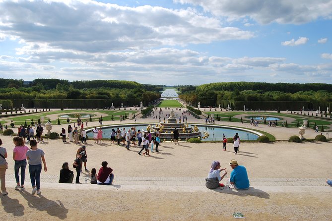 Private Giverny & Versailles Day Trip with Lunch & Hotel Transfers from Paris - How lunch at Moulin de Fourges changes the pace