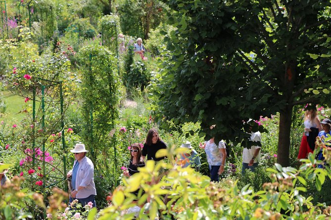 Private Giverny & Versailles Day Trip with Lunch & Hotel Transfers from Paris - Timing and pacing: where the day can feel tight