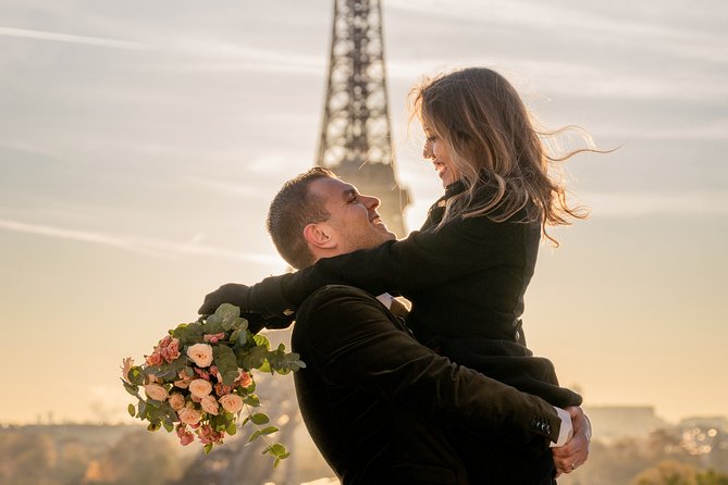 Private Guided Professional Photoshoot by the Eiffel Tower - The 1-hour private session: paced so you don’t feel rushed