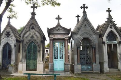 Private Guided Tour to Père Lachaise Cemetery in Paris - Inside the cemetery: what your 2-hour route is really doing