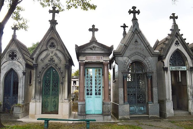 Private Guided Tour to Père Lachaise Cemetery in Paris - Inside the cemetery: what your 2-hour route is really doing