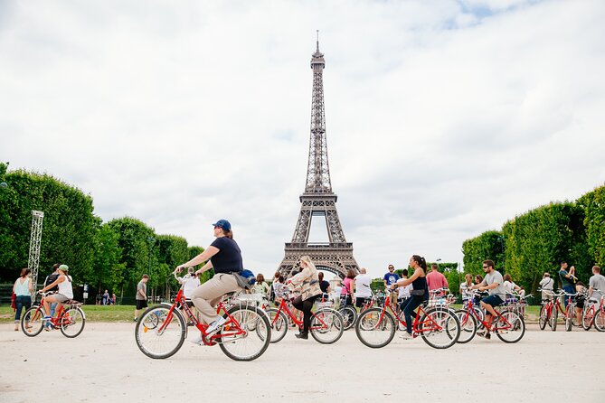 Private Highlights of Paris Bike Tour - Eiffel Tower by bike: fast views, good photo timing