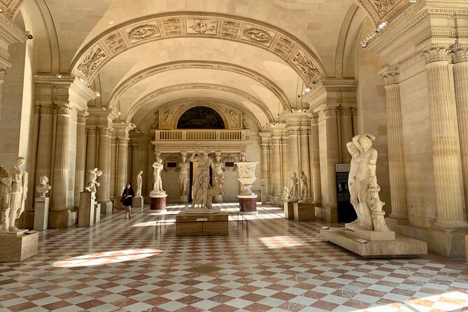 PRIVATE Louvre Wonders & Hidden Treasures Visit - Entering The Louvre With a Private Plan, Not a Wander Plan