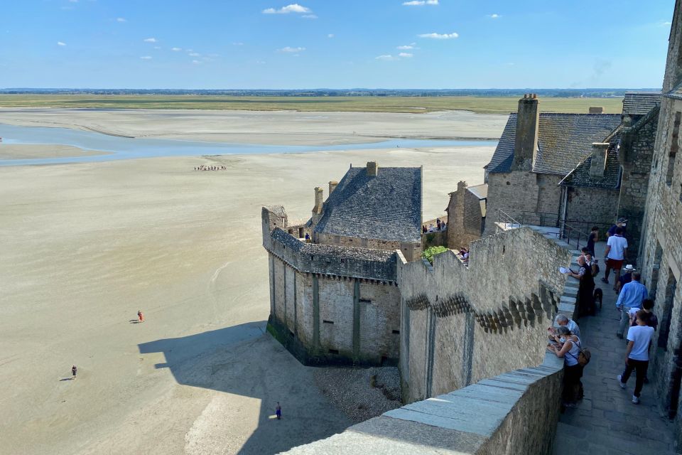 Private Mont Saint-Michel trip from Paris Calvados tasting - 3 hours to roam Mont Saint-Michel: using your time well