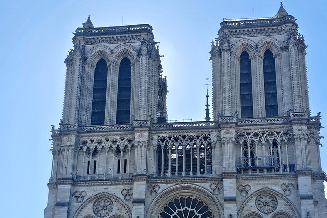 Private Notre Dame Outdoor Tour with Crypt Entry/Sainte Chapelle - Meeting at Pont au Double, ending at the crypt